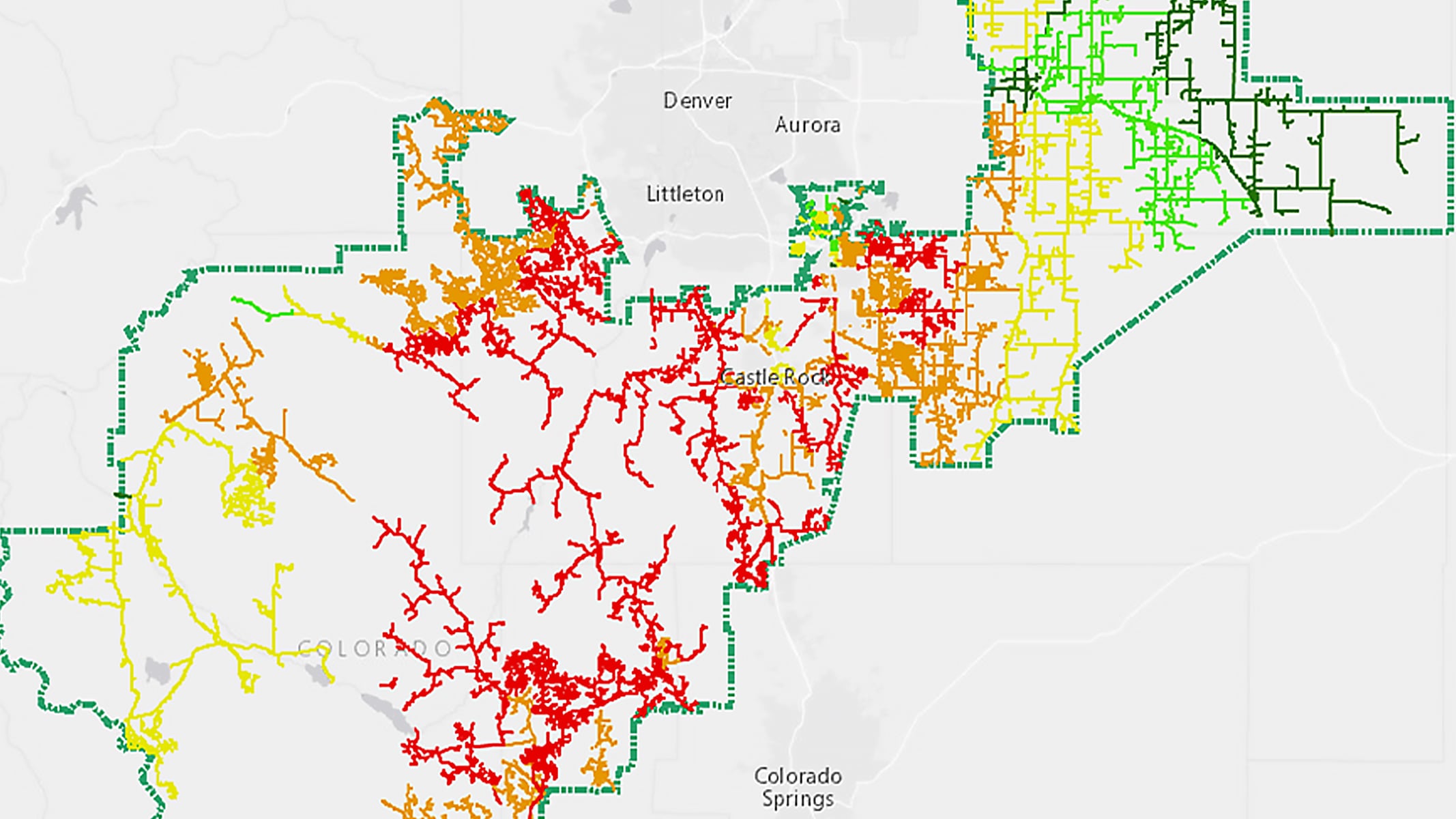 Karte von Colorado mit Stromnetzwerkdaten, dargestellt durch rote, gelbe, orange und grüne Linien