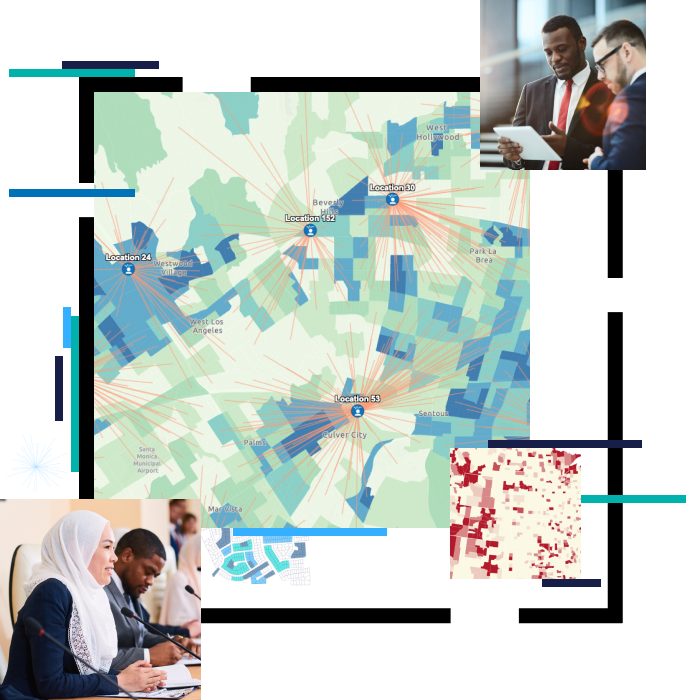 Personen sitzen mit Mikrofonen an einem Tisch, ein Mann sieht auf einen Tablet-Computer, Karte mit blauen und grünen Polygonen, Karte mit roten und gelben Polygonen