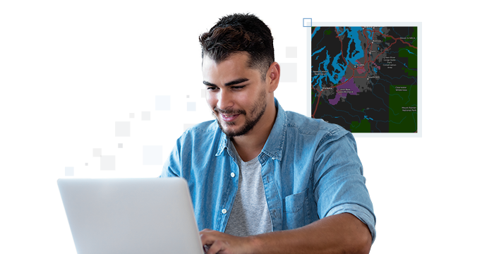 Person, die lächelt und auf einem Laptop tippt. Im Hintergrund sind quadratische Karten abgebildet.